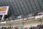 Aksi Supporter Bentangkan Spanduk Peringati Tragedi Kanjuruhan dan GBLA