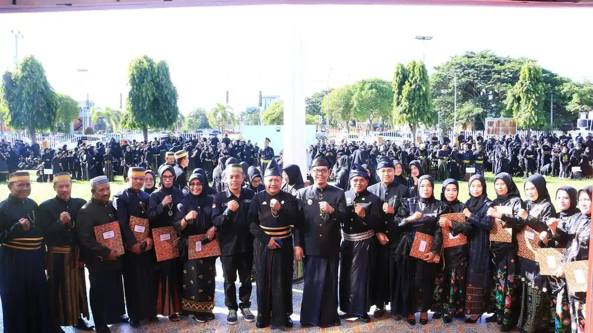 Serba Hitam di Hardiknas Bulukumba, Sengketa Sekolah Jadi Sorotan