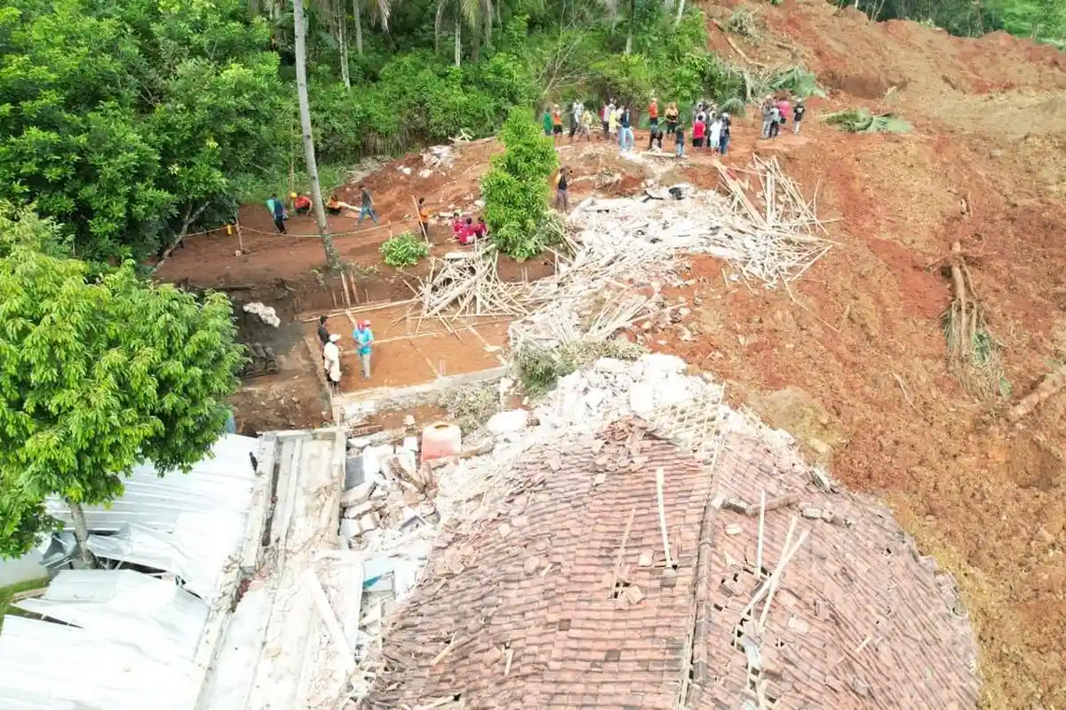 Waspada Tanda Alam Bahaya Longsor di Lereng Curam, Begini 3 Langkah Antisipasi