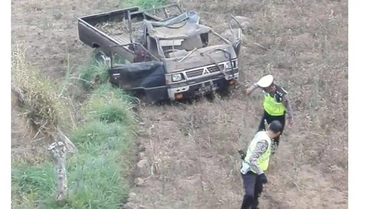 Setelah Honda CR-V Giliran Pick Up Mitsubishi L300 Terjun Bebas ke Jurang Sarangan