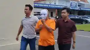 ayah-tiri-ditangkap-Unit-PPA-Sat-Reskrim-Polres-Mojokerto-Kota.jpg