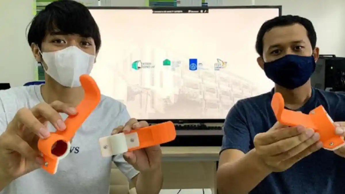 Dosen dan Mahasiswa ITS Rancang Alat Bantu Gagang Pintu Anti-Covid-19