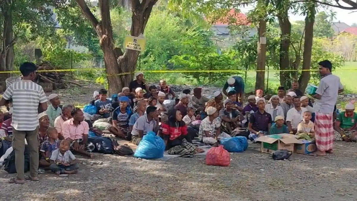 Ditolak Warga, 180 Rohingya Terkatung-katung, Kini Ditampung di Kantor Disdukcapil Pidie