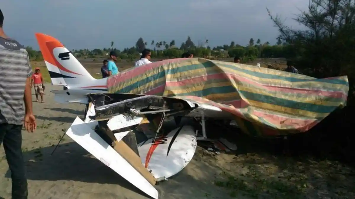 Pesawat Terjungkal dan Patah! Warga Kaget Pilotnya Ternyata Gubernur Aceh