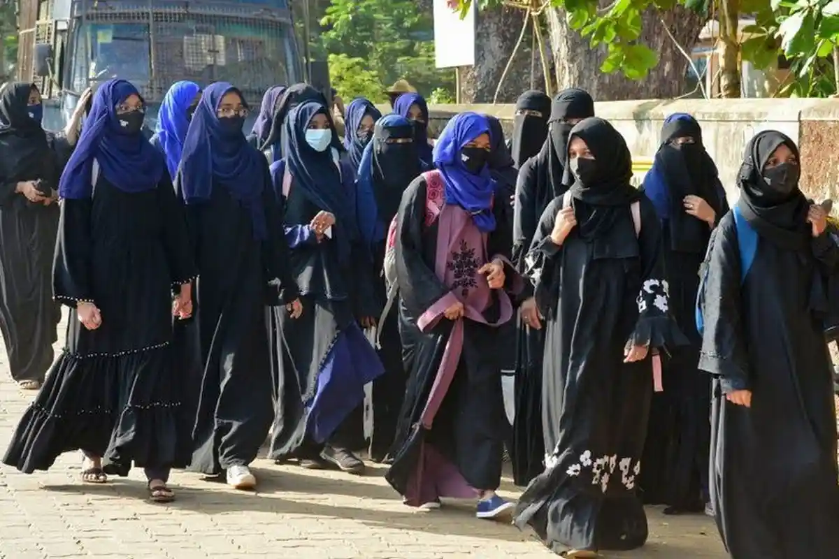 India Resmi Larang Siswi Kenakan Jilbab di Sekolah dan Kampus