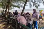 Pantai Jodo Batang Jadi Favorit Warga Habiskan Libur Akhir Pekan, Harga Tiket Hanya Rp5000 Per orang