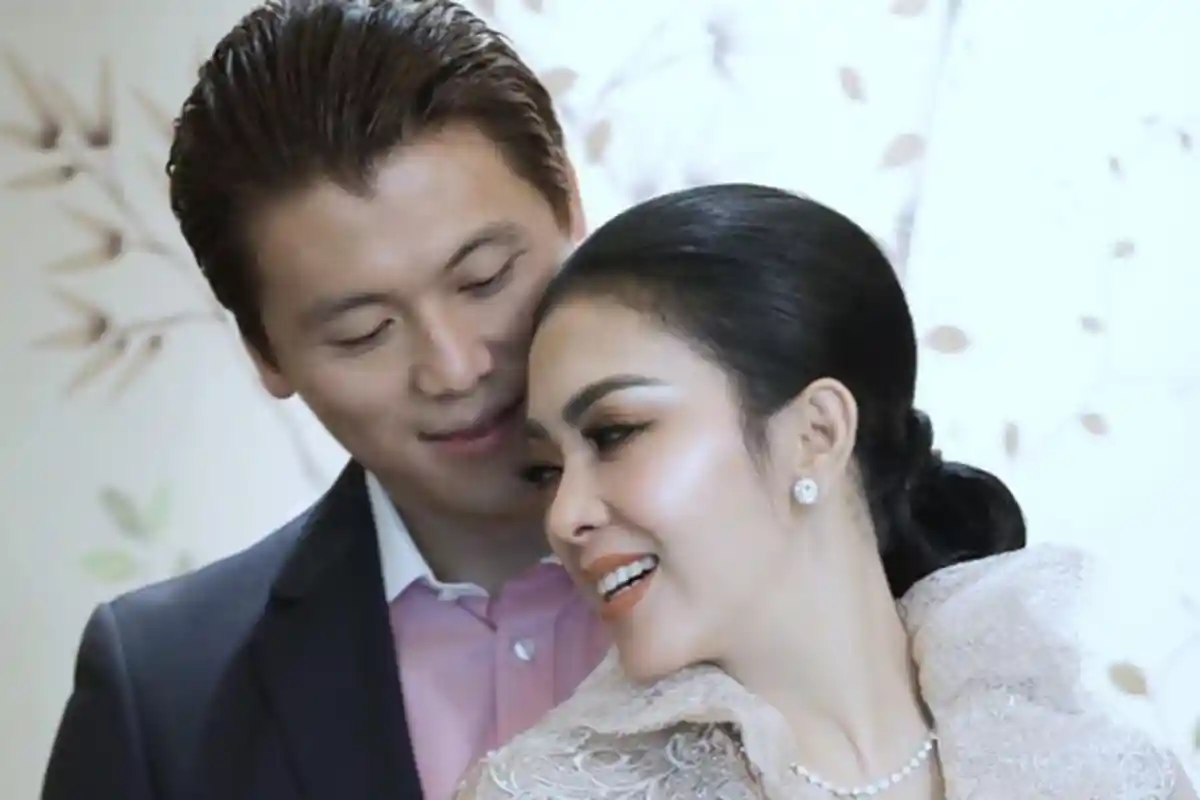 Digendong Reino Barack setelah Nonton Bioskop, Syahrini: Capek Nemenin Suami Nonton 2 Kali