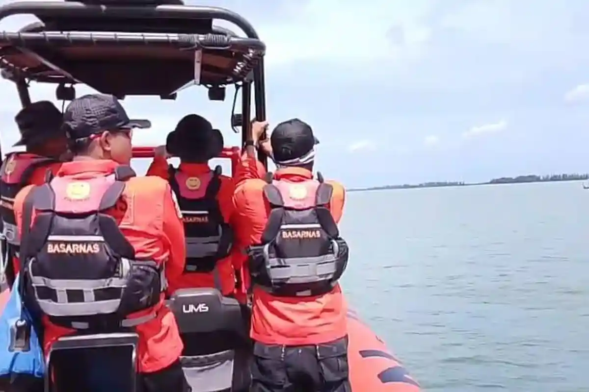 Dua Nelayan Air Bangis Pasbar Ditemukan Selamat Setelah Hilang Kontak, Kapal Alami Kerusakan Mesin