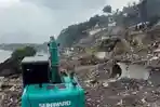 Alat-berat-kembali-dikerahkan-PUPR-Badung-untuk-membersihkan-puing-Pantai-Bingin.jpg