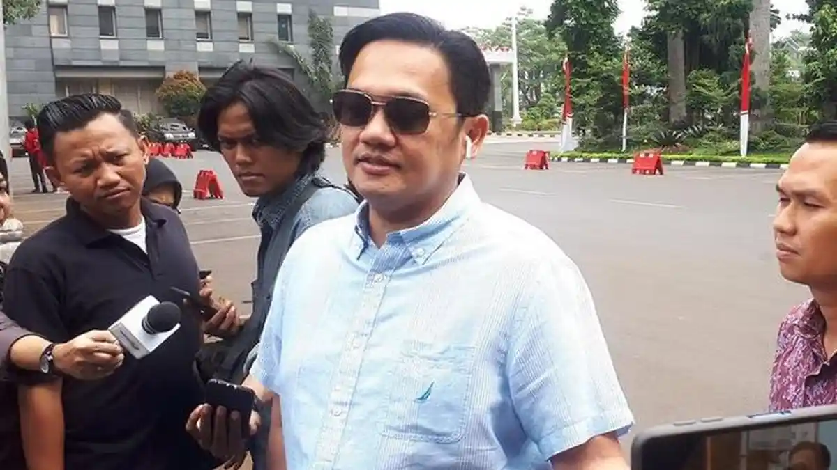 Farhat Abbas Tak Mau Ambil Pusing Atas Laporan Hotman Paris , Fokus Cari Bukti Kuat