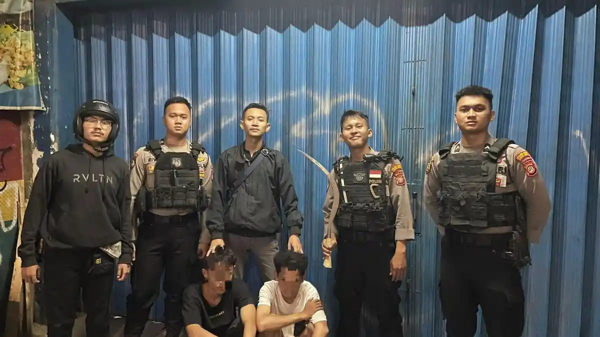 2 Pemuda Mencurigakan Ditangkap di Pasar Minggu, Ternyata Simpan Celurit Dalam Celana
