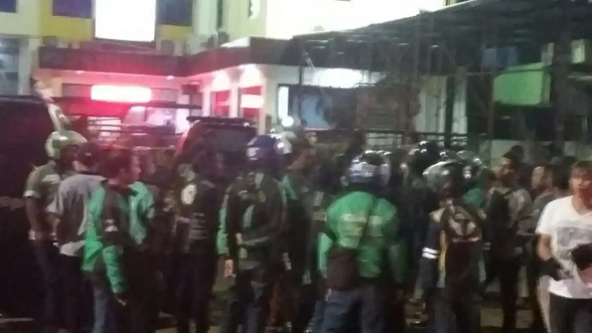Satpam Perumahan Main Pukul Driver Ojek Online, Pos Keamanan Balik Diserbu dan Dirusak
