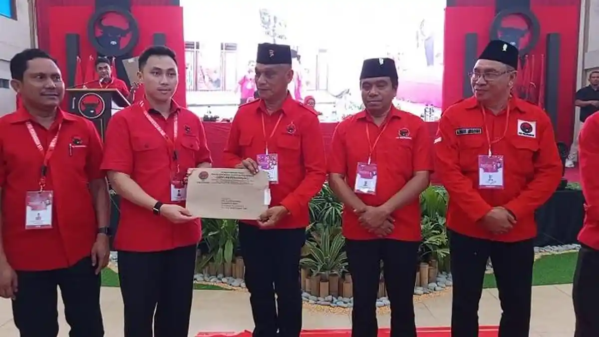 Robi Idong Kembali Pimpin DPC PDIP Sikka, Siap Tancap Gas untuk Pemilu ...