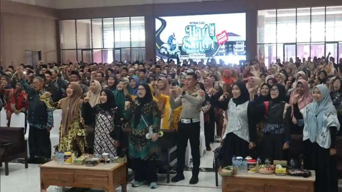 Santri Sidoarjo Ikut Kampanye Tertib Berlalu Lintas