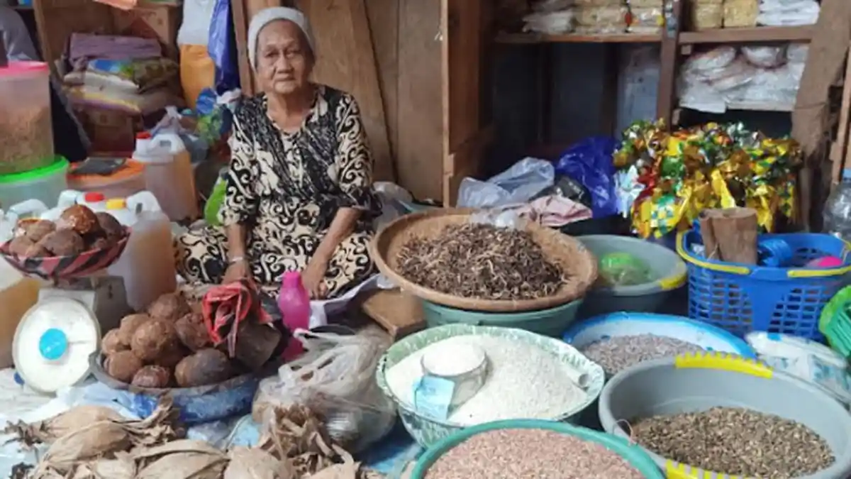 Jelang Maulid Nabi, Harga Beras Ketan Putih di Pasar Sentral Majene Mulai Naik