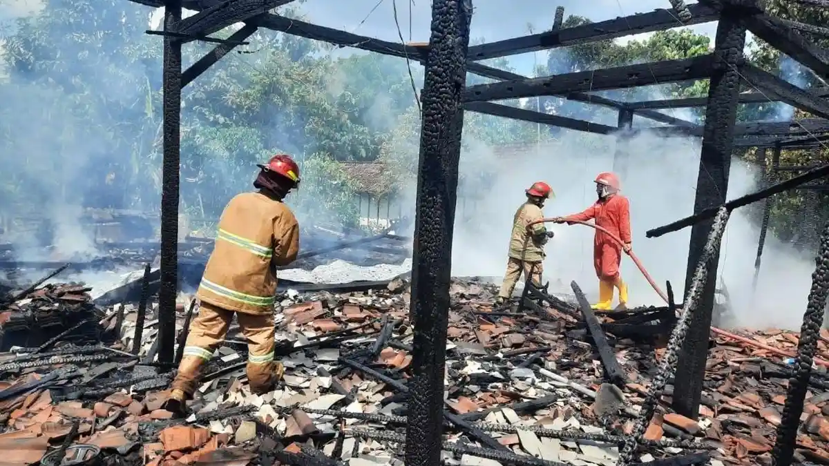 Cerita Sukini Warga Blora Rugi Ratusan Juta Rupiah, Rumah Hangus Terbakar setelah Ada Ledakan