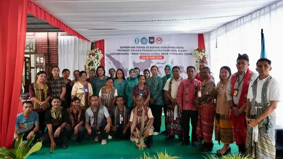 Tri Tito Ajak Perajin TTU Gunakan Pewarna Alam untuk Tingkatkan Nilai Jual Tenun - Tribunnews.com