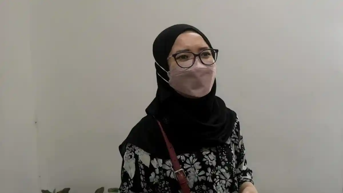 Devina Bingung Perubahan Rute KRL Dampak Switch Over 5 di Stasiun KA Manggarai