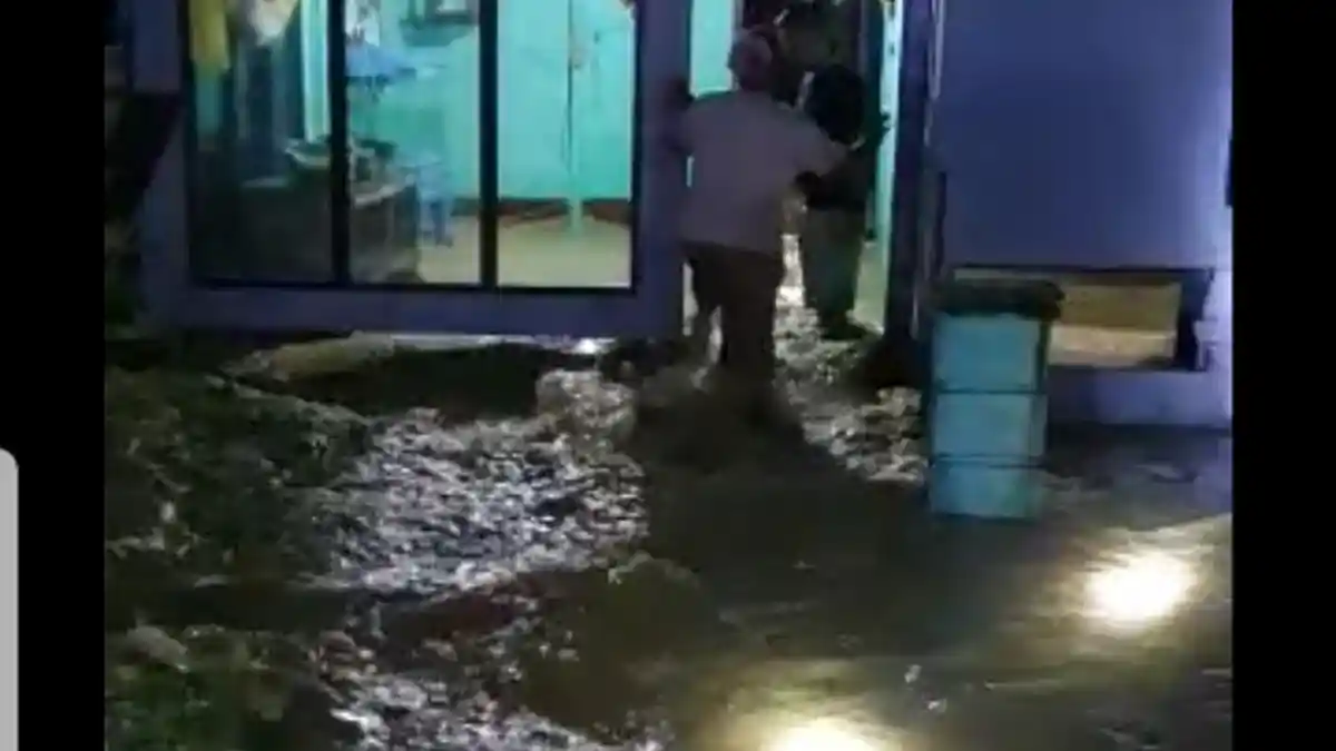 BREAKING NEWS - Air Pasang Laut Malam Ini Naik, Arus Sungai Langsa Mulai Meluap