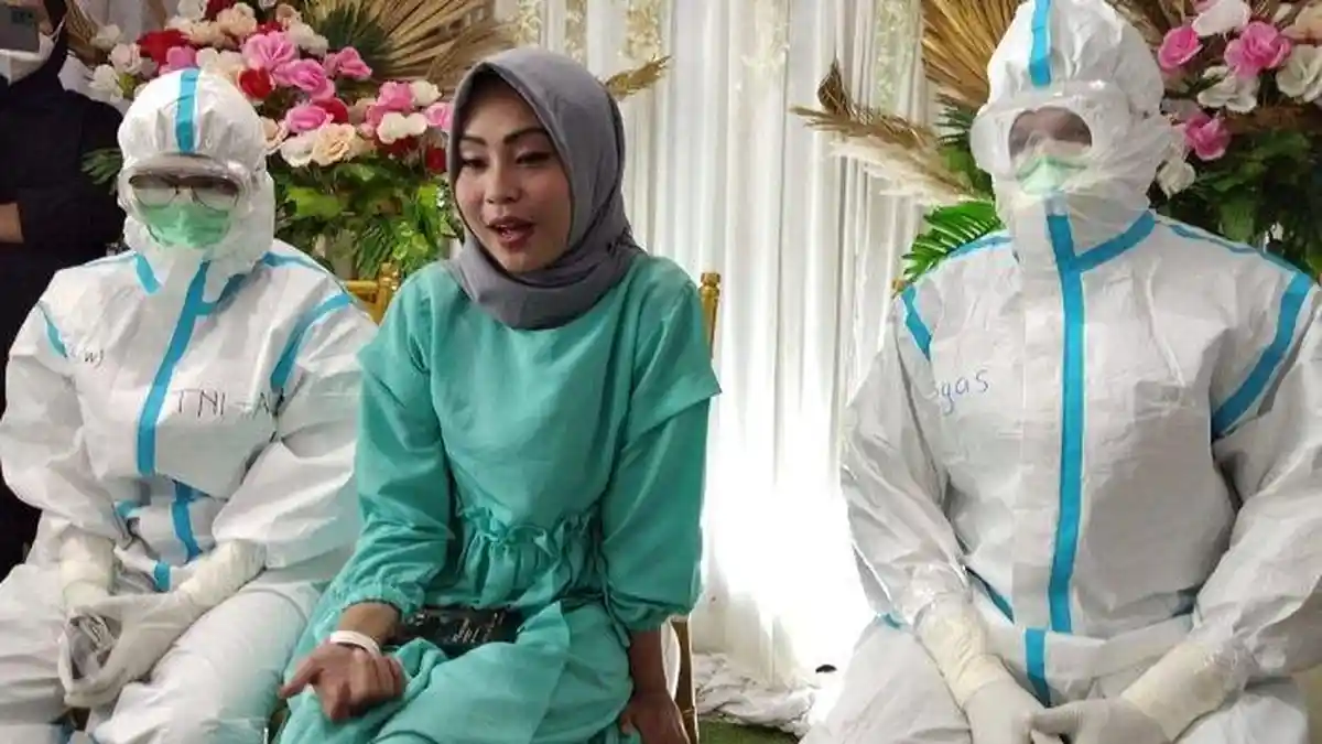 Wanita Pasien Covid-19 Ini Langsungkan Pernikahan Virtual, Difasilitasi RS Darurat Wisma Atlet