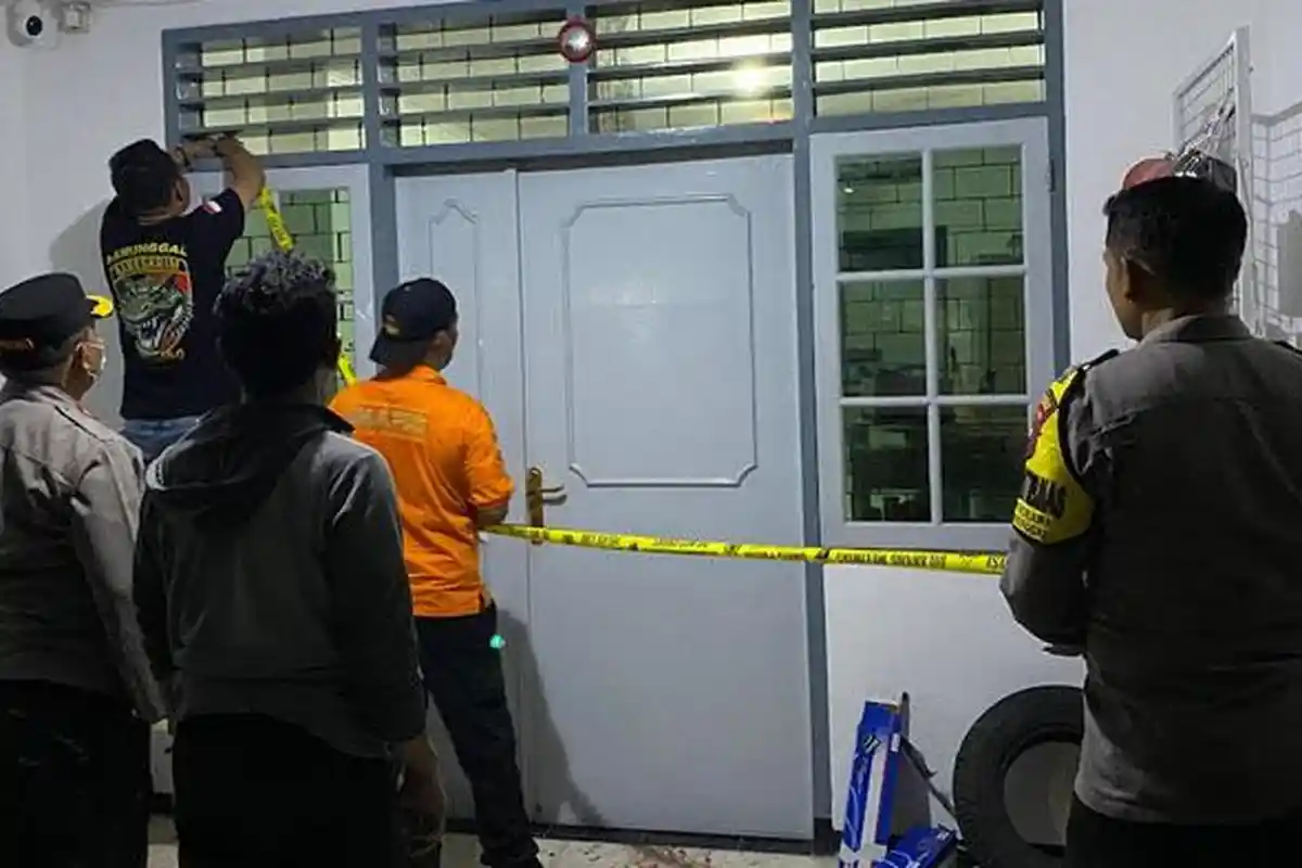 BREAKING NEWS - Kakak di Surabaya Tusuk Adik dan Keponakan hingga Tewas Gegara Sengketa Warisan