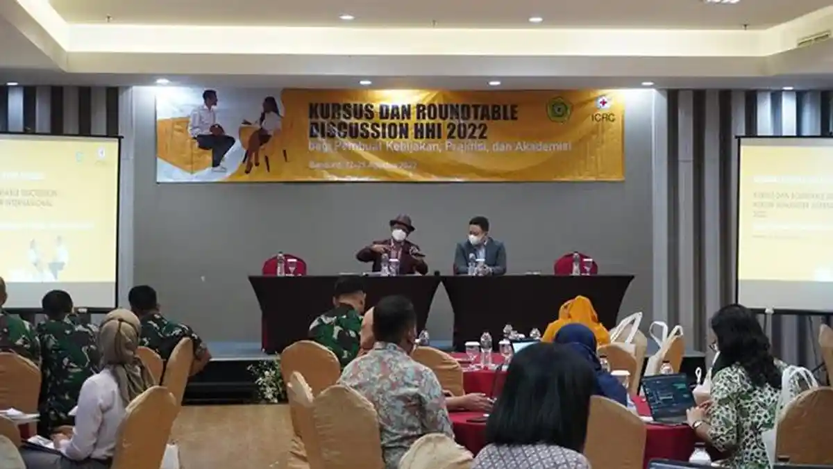 Praktisi dan Akademisi Menghadiri Kursus Hukum Humaniter Internasional