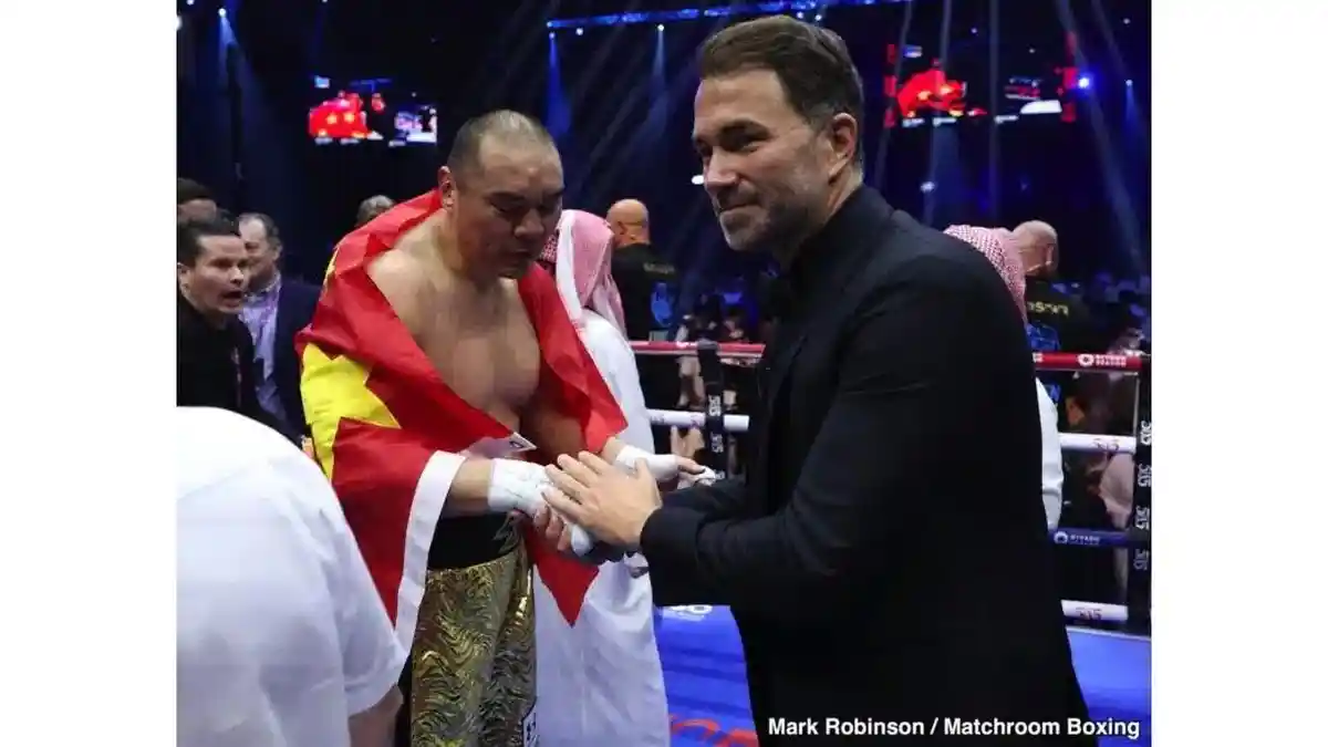Hasil Tinju Dunia, Oscar De La Hoya Mengkritik Eddie Hearn dan Memuji Turki Alalshikh