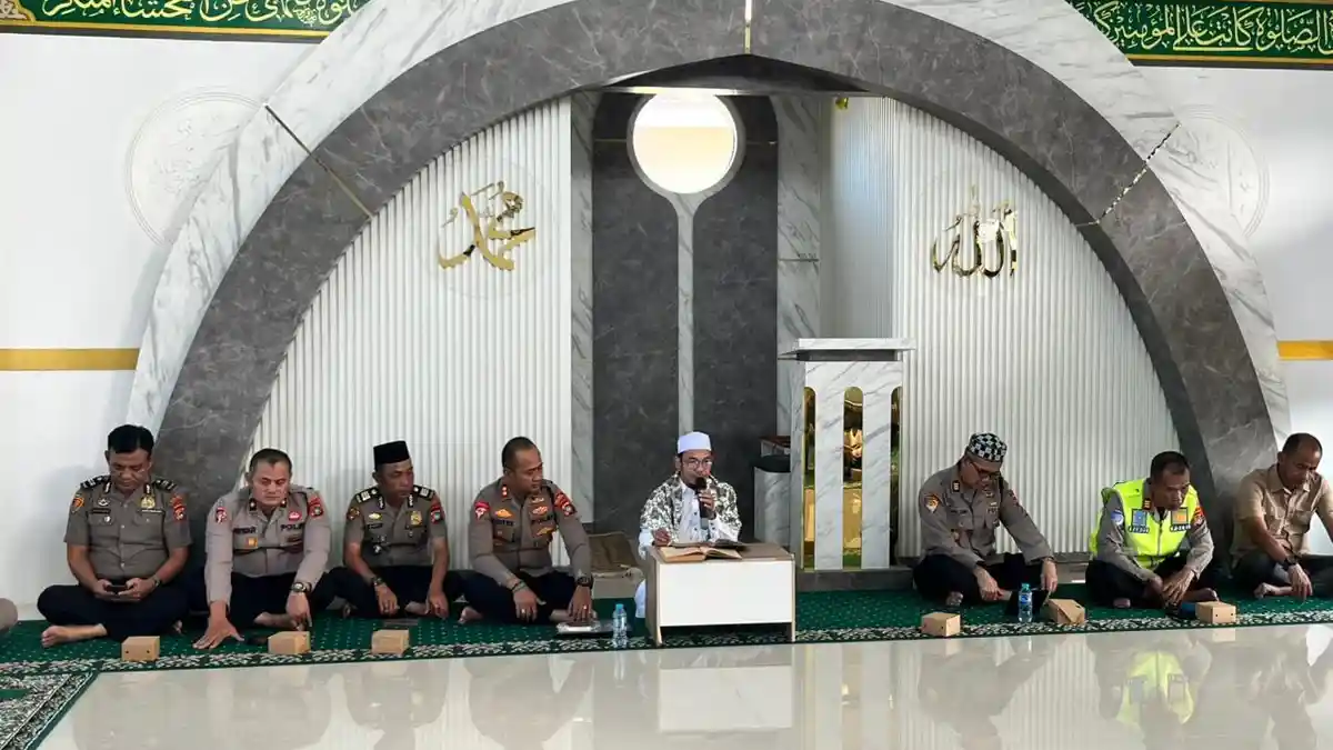 Personel Polres Bangka Barat Dapat Pembinaan Rohani dan Mental