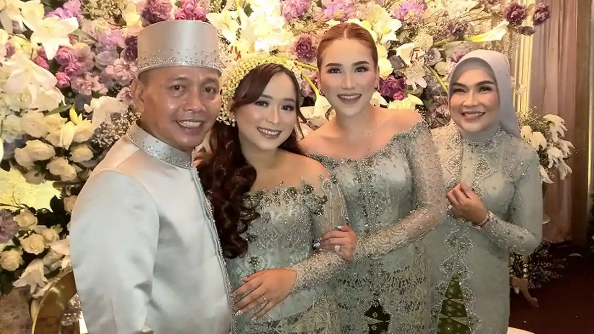 Berharap Segera Menikah Lagi, Ayu Ting Ting Terima Hadiah Melati dari Adiknya