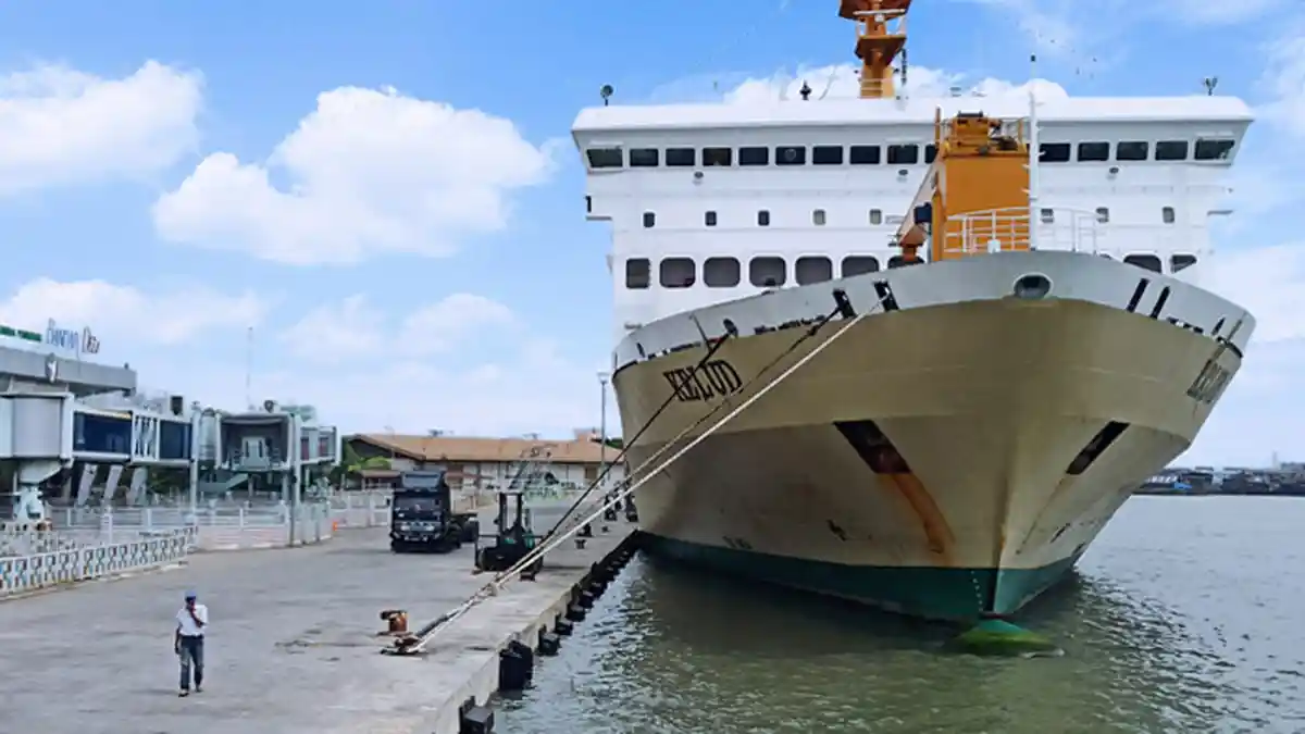 Berikut Ini Adalah Informasi Lengkap Jadwal, Rute dan Persyaratan Perjalanan Kapal Pelni KM Kelud