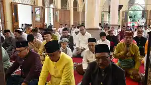 Bupati-Boalemo-Rum-Pagau-mengikuti-salat-98888777777.jpg