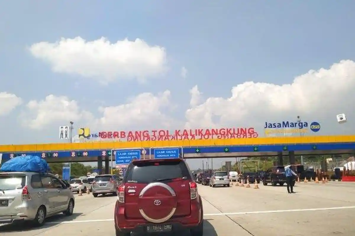 Sejak Siang Ini One Way Arus Balik Diberlakukan Mulai dari Kilometer 414 Sampai Km 70)