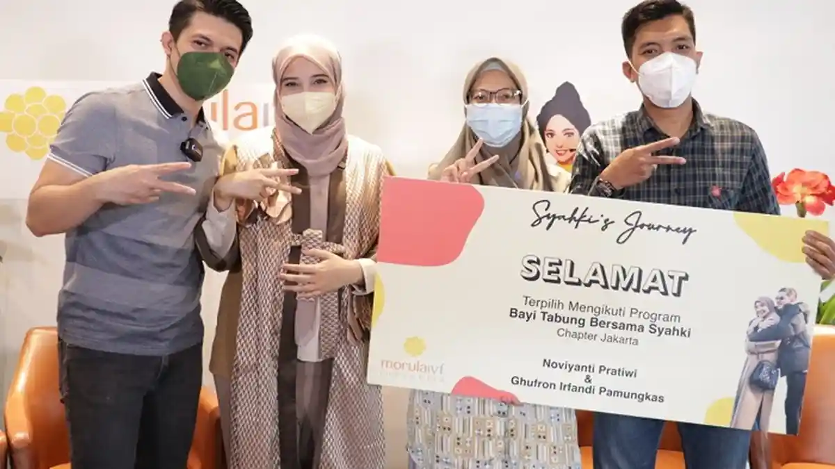 Zaskia Sungkar dan Irwansyah Berikan Hadiah Paket Program Bayi Tabung