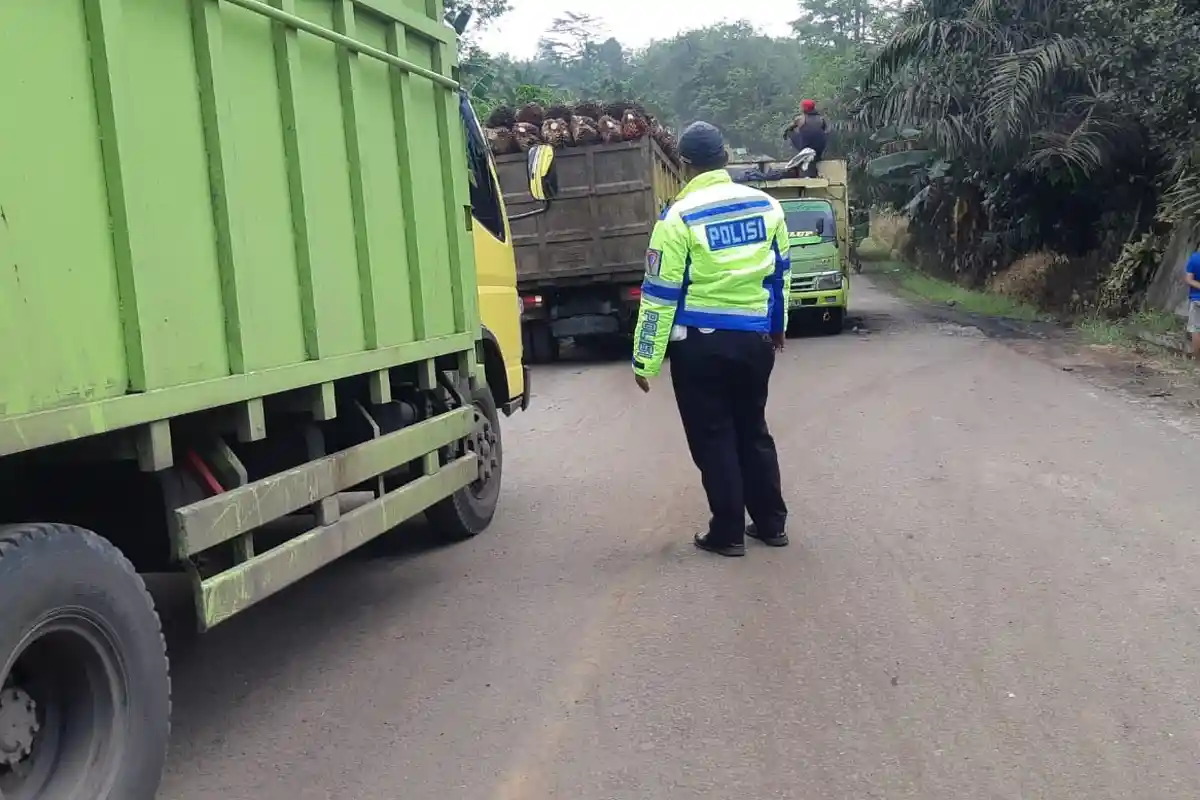Kondisi Terkini Arus Lalu Lintas Sarolangun-Jambi, Berangsur Normal Setelah Macet Belasan Kilometer