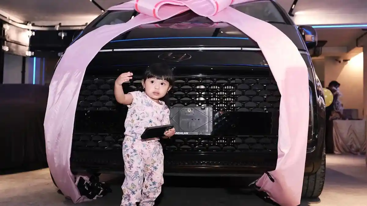 Ameena Ulang Tahun Ke-2, Atta Halilintar dan Aurel Hermansyah Beri Hadiah Mobil Mewah
