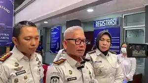 Kepala-Kanwil-Ditjenpas-DKI-Jakarta-Heri-Azhari-memberi-keterangan-di-Lapas-Cipinang.jpg