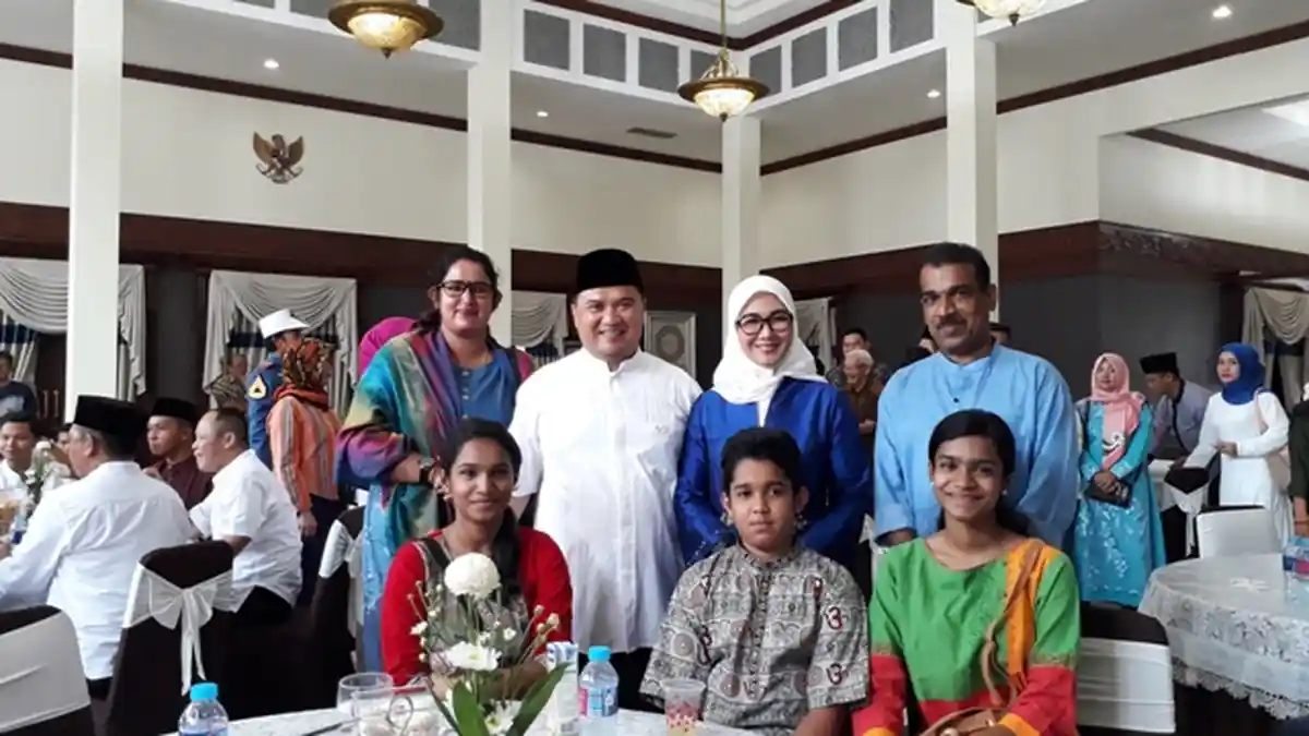 Open House Gubernur Babel Banjir Ajakan Foto Bersama