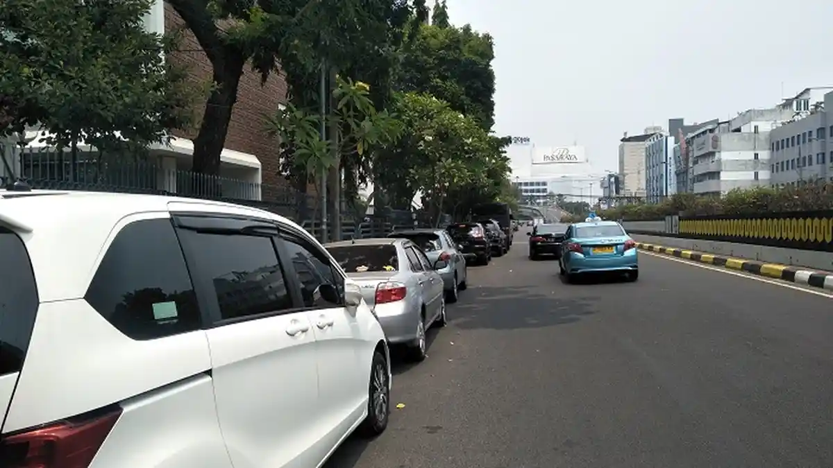 Alasan Sudin Perhubungan Pasrah Jalan Sultan Hasanudin Marak Parkir Liar Ungkap Tidak Bisa Menindak