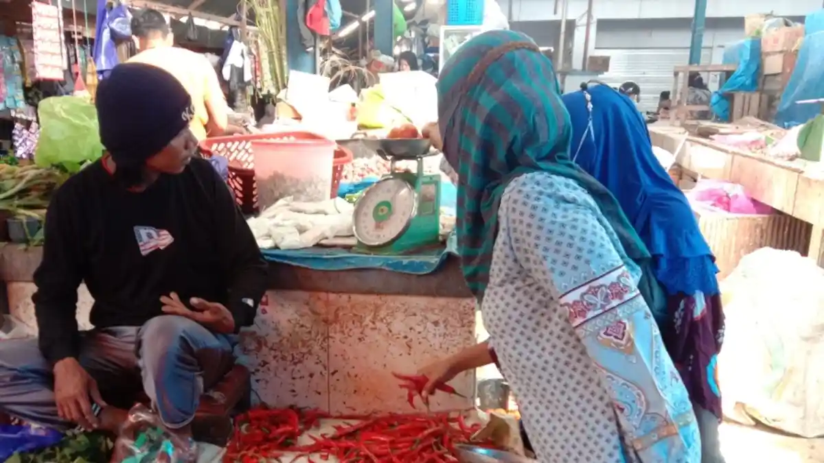 Jelang Nataru, Harga Cabai Rawit di Pasar Sentra Majene Makin 'Pedas'