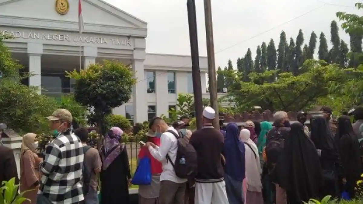 Koneksi Internet Terganggu, Sidang Perdana Rizieq Shihab Ditunda