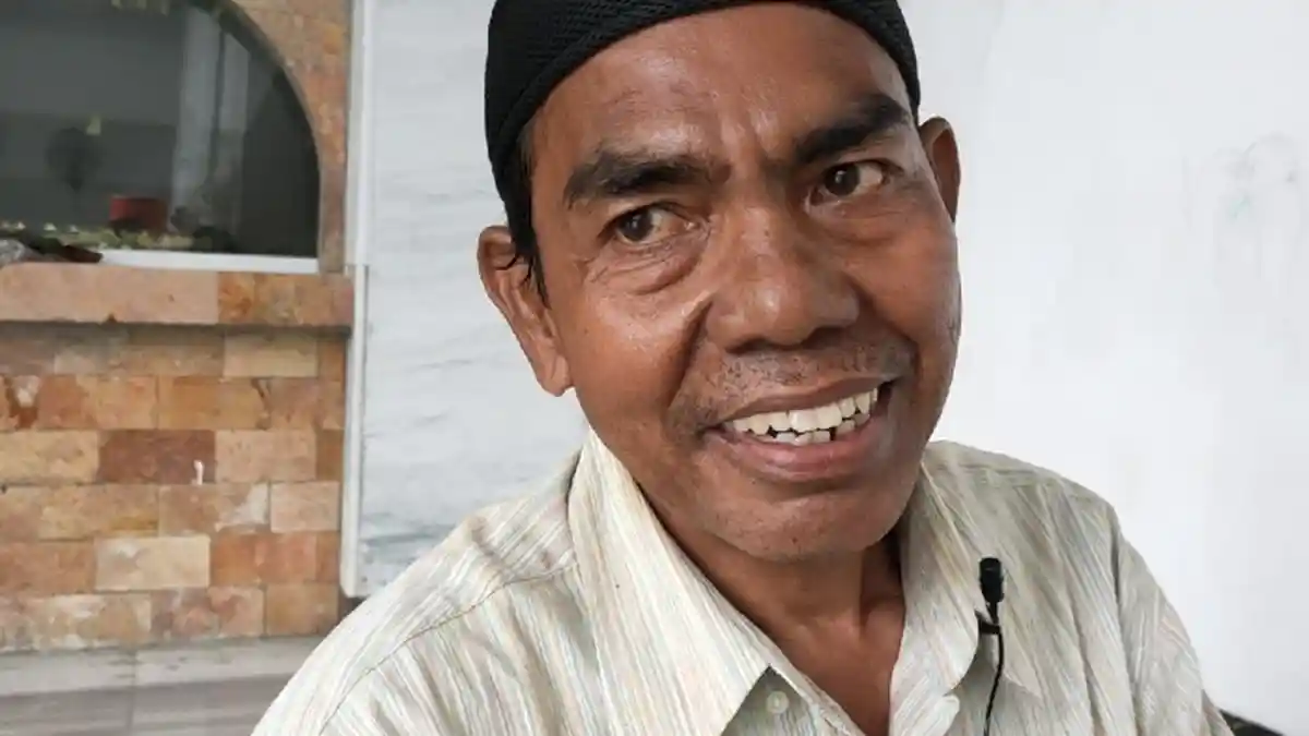 Kisah Kejujuran Mualaf Penemu Uang Rp 26 Juta di Masjid Oman - insyafuddin-mualaf-temukan-uang-rp-26-juta-di-masjid-oman-banda-aceh.jpg