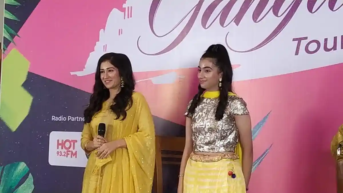 Bintang Serial Gangaa, Ruhana Khanna dan Gungun Uprari Sapa Penggemar ...