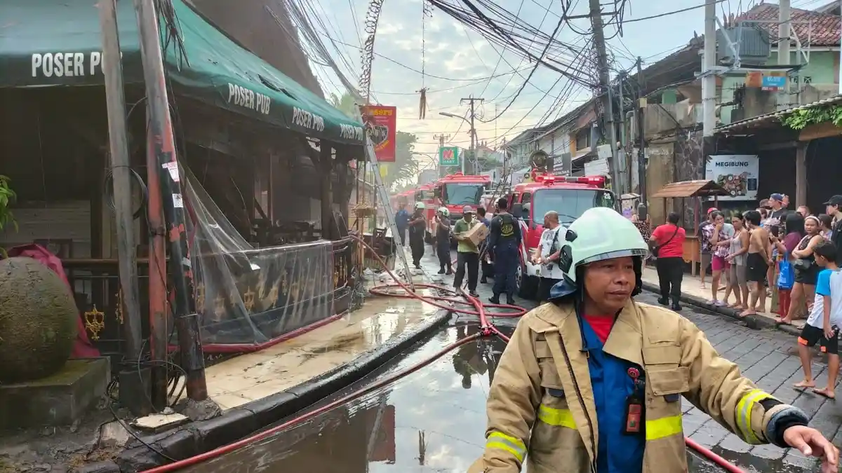 BREAKING NEWS: Poser Pub and Restaurant Legian Bali Terbakar, Diduga Korsleting Listrik