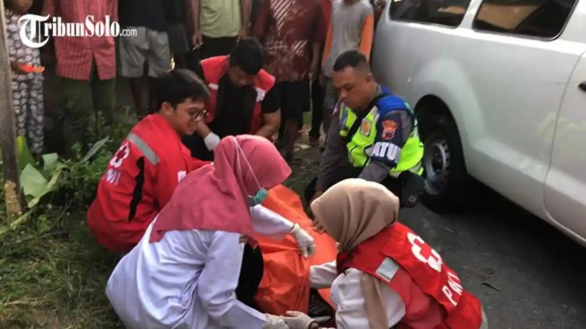 Kecelakaan Maut di Sragen Jateng, Pengendara Beat Tewas Bentur Bak Truk 
