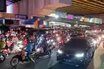 Mudik Malam Hari Jadi Pilihan, Jalur Kalimalang Bekasi Mulai Dipadati Pemudik Motor