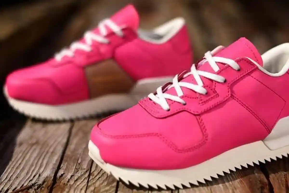 Suka Olahraga dengan Sepatu Warna Pink? Di Sini Ada Koleksi Terbaru & Model Kekinian Untuk Anak Muda
