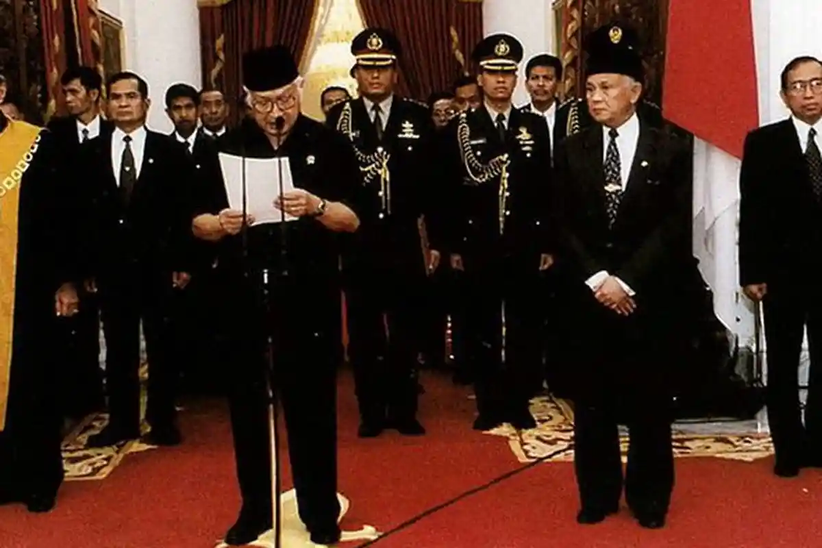 Soeharto Kecewa Ditolak 14 Menteri yang Disebut Dekat Dengannya dan Isu Mundurnya Wapres Habibie