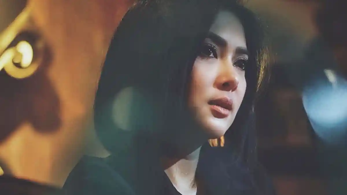 Buku Nikah dan Rapor Berbeda dari Wikipedia, Syahrini Diduga Palsukan Tahun Kelahiran