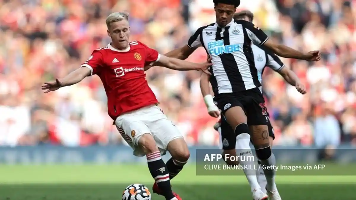 Kode Solskjaer untuk Donny van de Beek, Bakal Turun Saat Manchester United vs Young Boys? 