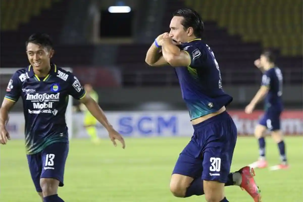 HT, Penyerang Persib Akhirnya Cetak Gol, Ezra Buat Gol Menawan, Persib Unggul 2-0 Atas Bhayangkara